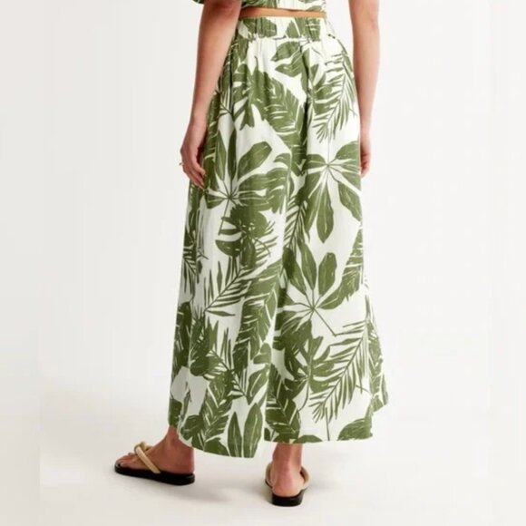 Abercrombie Linen-Blend High-Slit Maxi Skirt - XS petite in green pattern - Picture 1 of 5